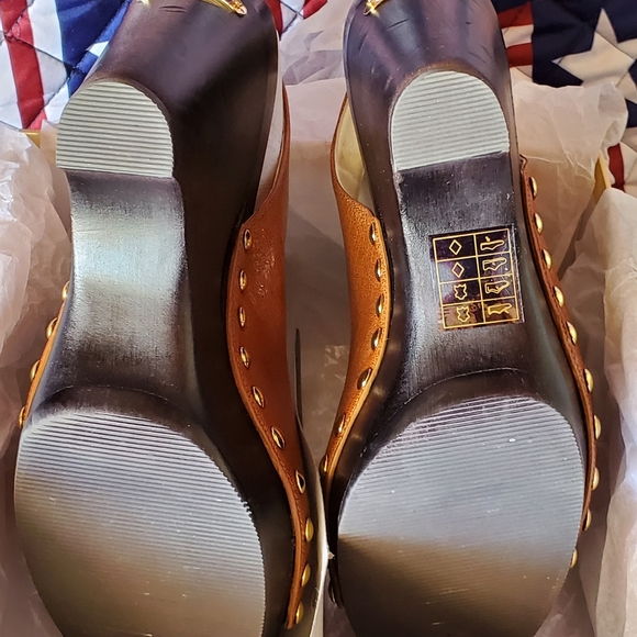 Authentic Michael Kors Charm Sling - Picture 4 of 5